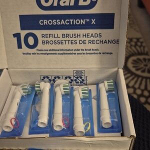 5 New Oral-B CrossAction Refill Brush Heads